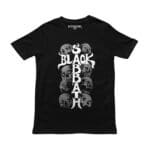 Playera negra con diseño de Black Sabbath, calaveras grises y tipografía blanca vertical