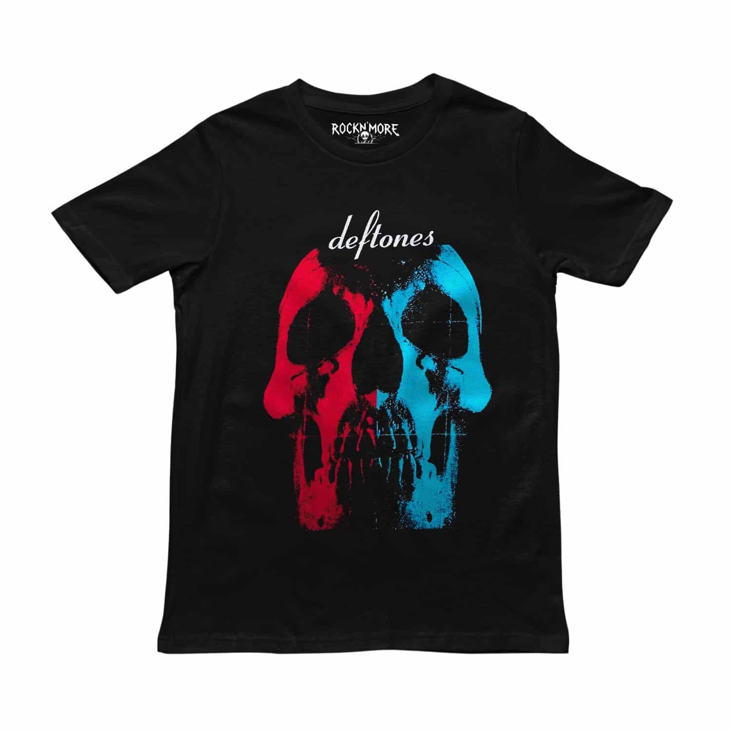 Playera negra con estampado de dos calaveras en rojo y azul y el logotipo de Deftones