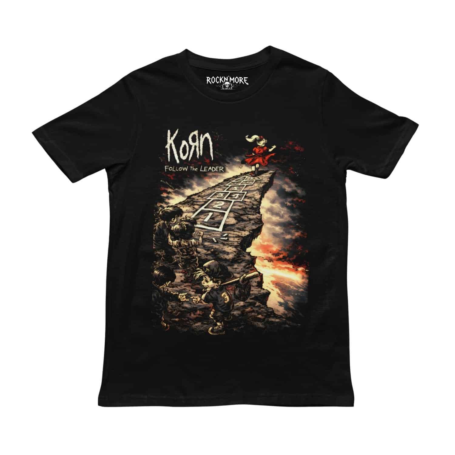 Playera negra de Korn con la ilustración de Follow the Leader y la niña de vestido rojo