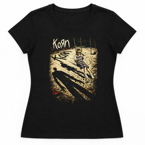 Playera negra corte dama con la portada del primer álbum de Korn estampada al frente