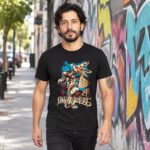 Modelo con playera negra de Limp Bizkit en calle con grafiti