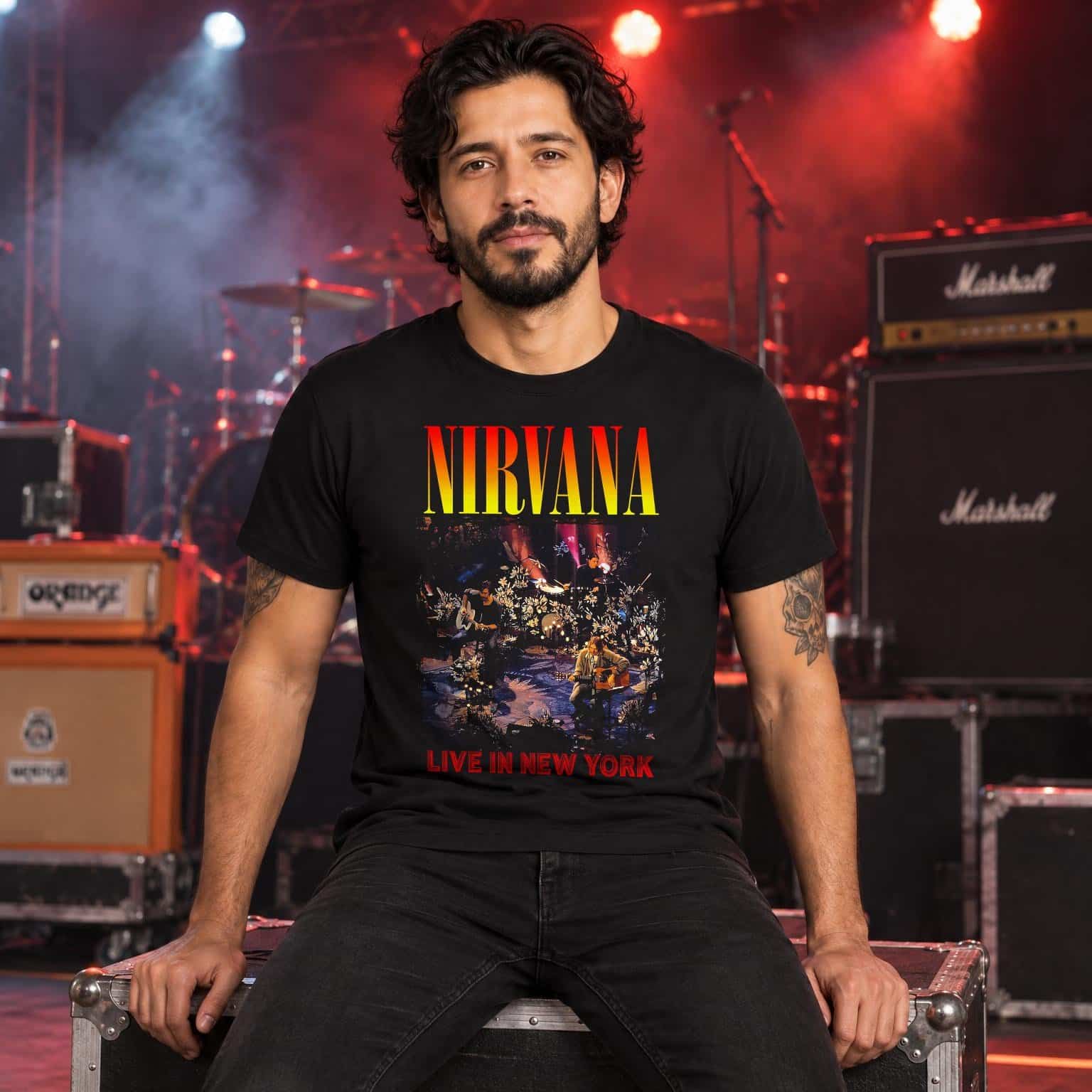 Modelo con playera negra de Nirvana en concierto