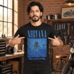 Modelo con playera negra de Nirvana en taller de ladrillo