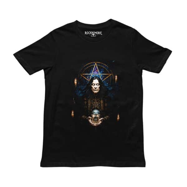 Playera negra con ilustración de Ozzy Osbourne como oráculo, pentagrama dorado y cráneo luminoso