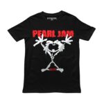 Playera negra con diseño de Pearl Jam, vista frontal