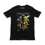 Playera negra con diseño de Pink Floyd, astronautas en la Luna y prisma con arcoíris