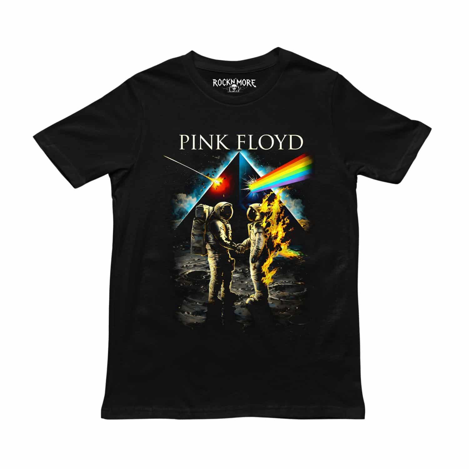 Playera negra con diseño de Pink Floyd, astronautas en la Luna y prisma con arcoíris