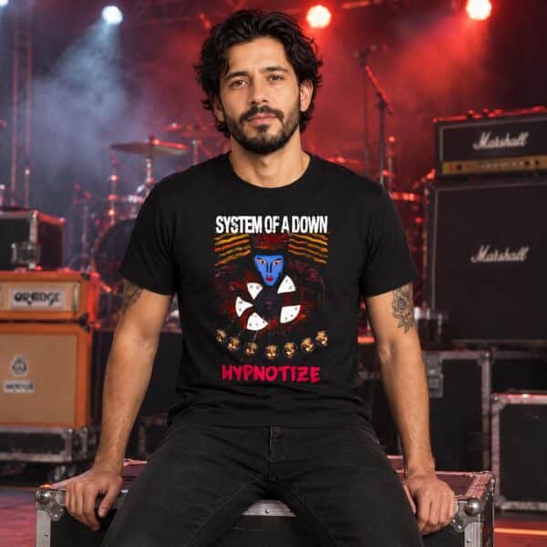 Modelo con playera negra de System of a Down en concierto