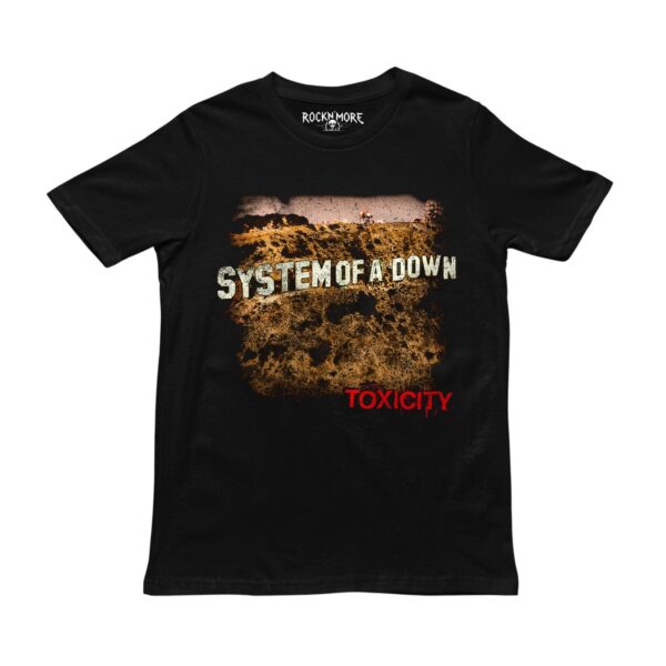 Playera negra con diseño de Toxicity, vista frontal