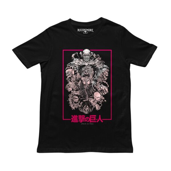 Playera negra con collage de Titanes de Attack on Titan en rosa y kanji magenta al frente