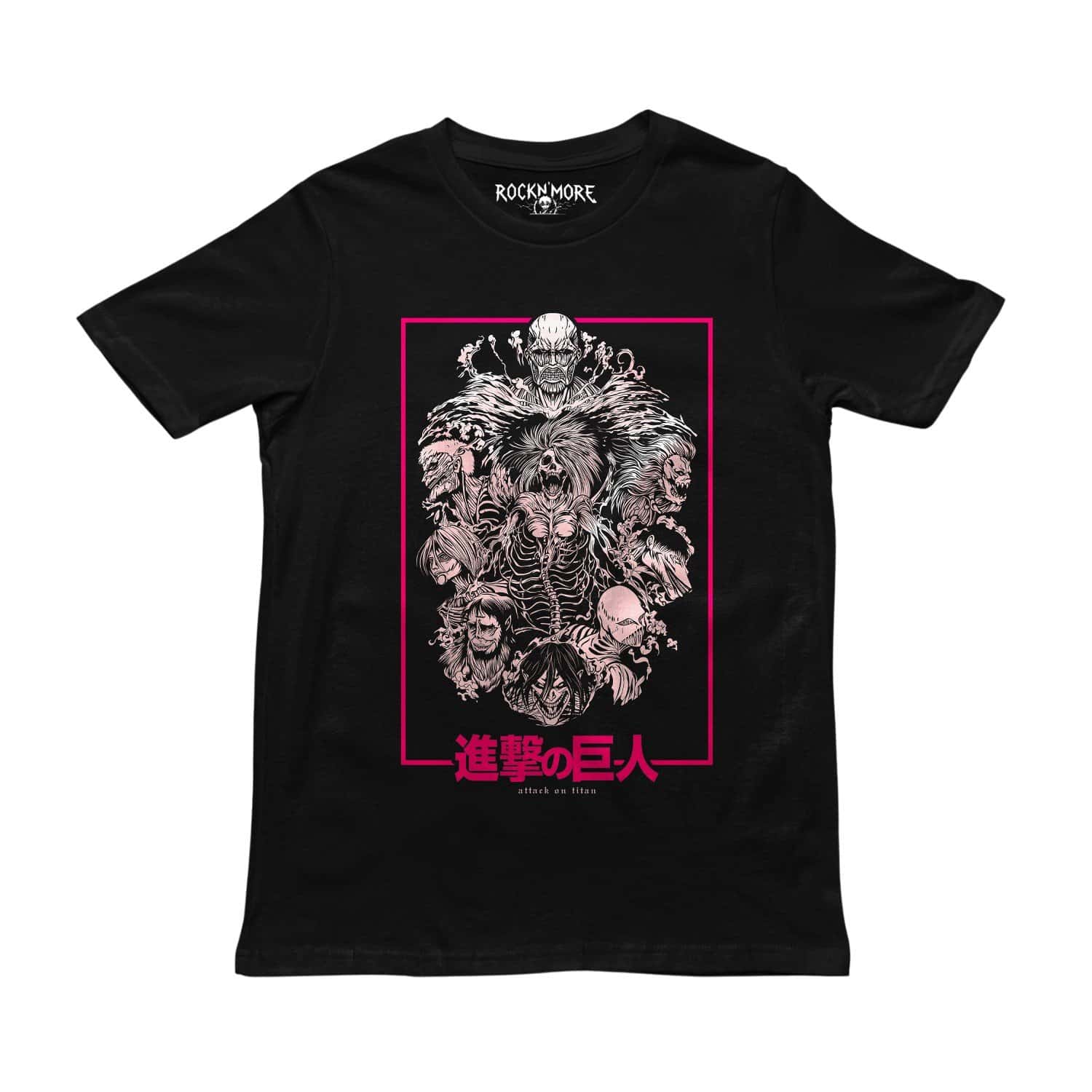 Playera negra con collage de Titanes de Attack on Titan en rosa y kanji magenta al frente