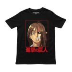 Playera negra con retrato de Eren de Attack on Titan, marco rojo y kanji en la parte inferior