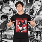 Modelo con playera negra de 3 en manga japonés