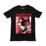 Playera negra de Attack on Titan con Levi Ackerman en acción sobre fondo rojo y letras Shingeki no Kyojin