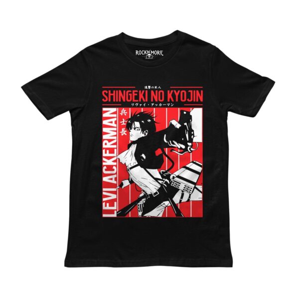 Playera negra de Attack on Titan con Levi Ackerman en acción sobre fondo rojo y letras Shingeki no Kyojin