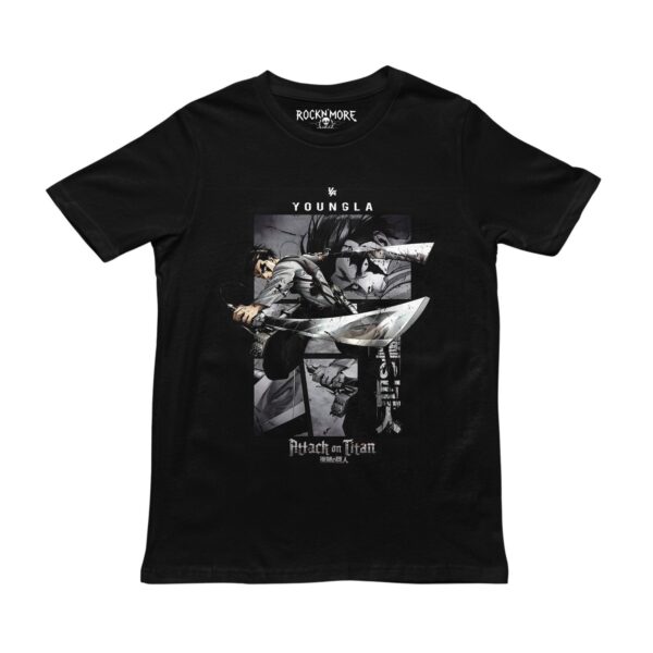 Playera negra con estampado de Levi de Attack on Titan en combate y viñetas en escala de grises