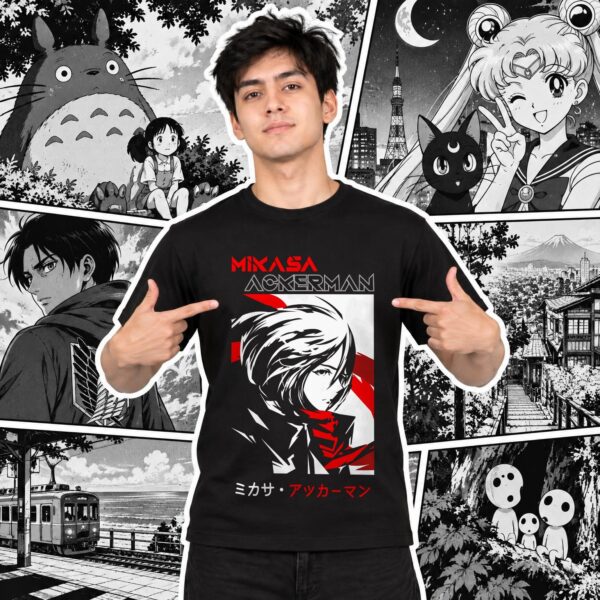 Modelo con playera negra de Attack on Titan en manga japonés