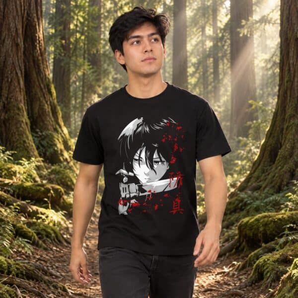 Modelo con playera negra de 4 en bosque de árboles gigantes modelo 1