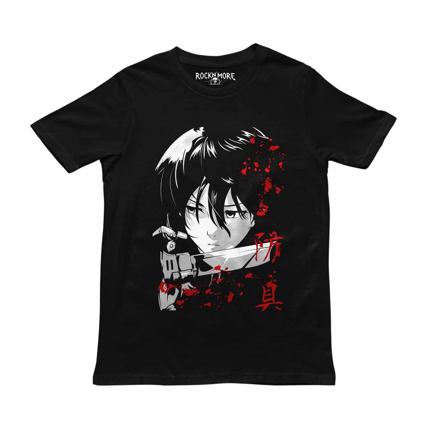 Playera negra con diseño de Mikasa de Attack on Titan, espada y salpicaduras rojas