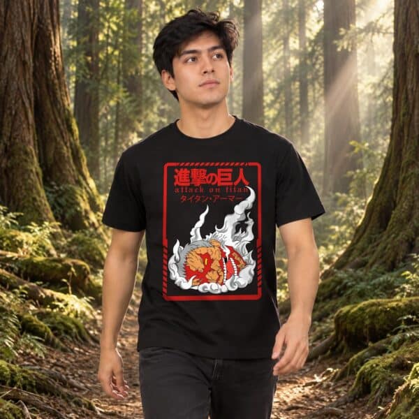 Modelo con playera negra de Attack on Titan en bosque de árboles gigantes modelo 1