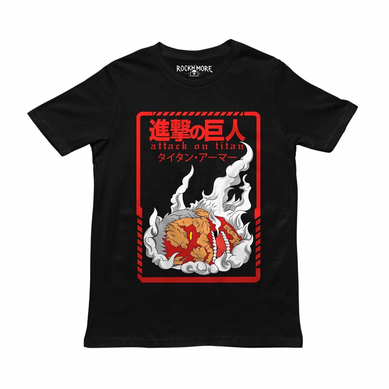 Playera negra con diseño de Attack on Titan: Titán Acorazado entre humo y marco rojo con kanji