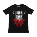 Playera negra con el rostro del titán en blanco y logo Attack on Titan en rojo estilo metal
