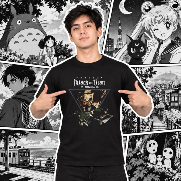 Modelo con playera negra de Attack on Titan en manga japonés