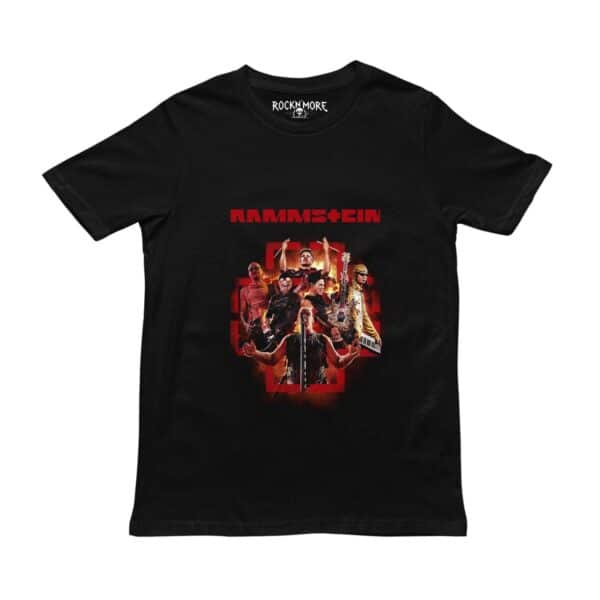 Playera negra con estampado de Rammstein en vivo entre llamas y logo rojo de cuatro barras