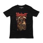 Playera negra con ilustración de segador de Slipknot sosteniendo un cráneo con nonagrama rojo